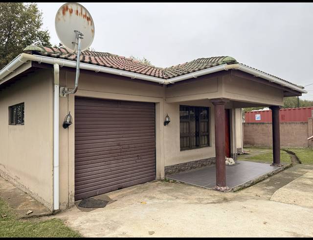 3 BEDROOM FREEHOLD FOR SALE IN MPOPHOMENI
